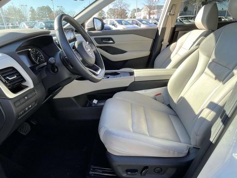 Used 2023 Nissan Rogue SL w/ SL Premium Package image 16