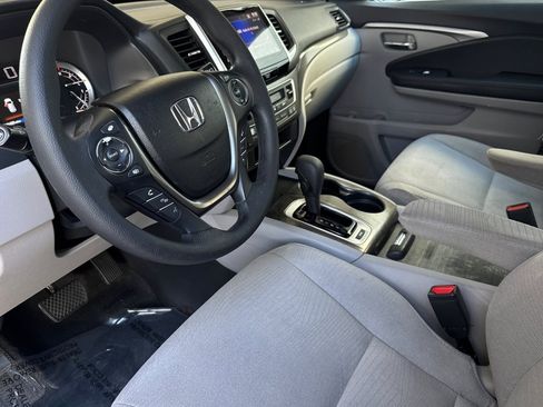Used 2017 Honda Pilot EX image 4