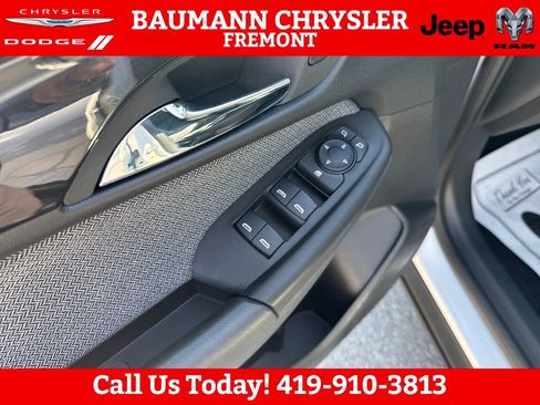 Used 2025 Chevrolet TrailBlazer LT AWD/4WD image 11