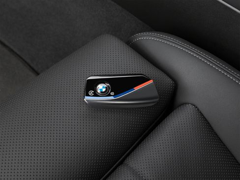 Used 2025 BMW i5 eDrive40i w/ M Sport Package RWD image 38