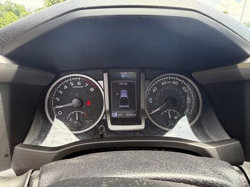 Used 2022 Toyota Tacoma Limited AWD/4WD image 12