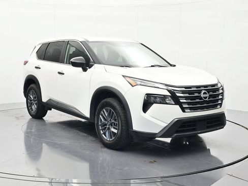 Certified 2024 Nissan Rogue S FWD image 3