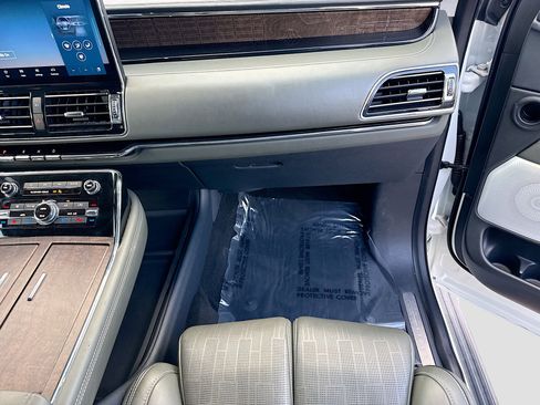 Used 2023 Lincoln Navigator Black Label image 18