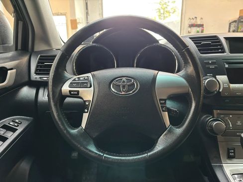 Used 2012 Toyota Highlander SE w/ Tow Pkg AWD/4WD image 15