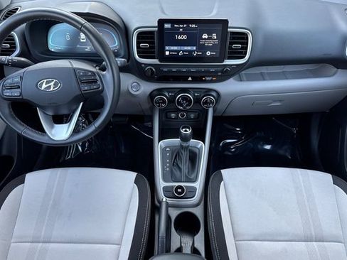 Used 2025 Hyundai Venue SEL FWD image 15