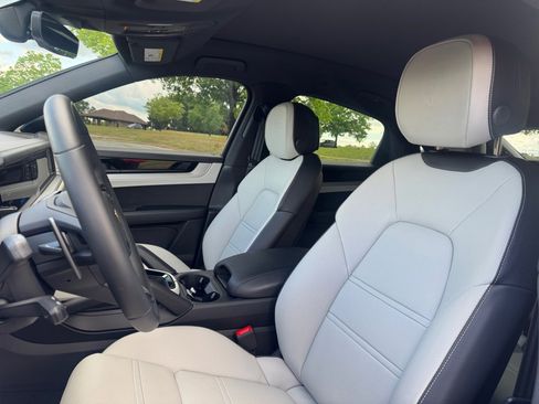 Certified 2025 Porsche Cayenne Coupe AWD/4WD image 5