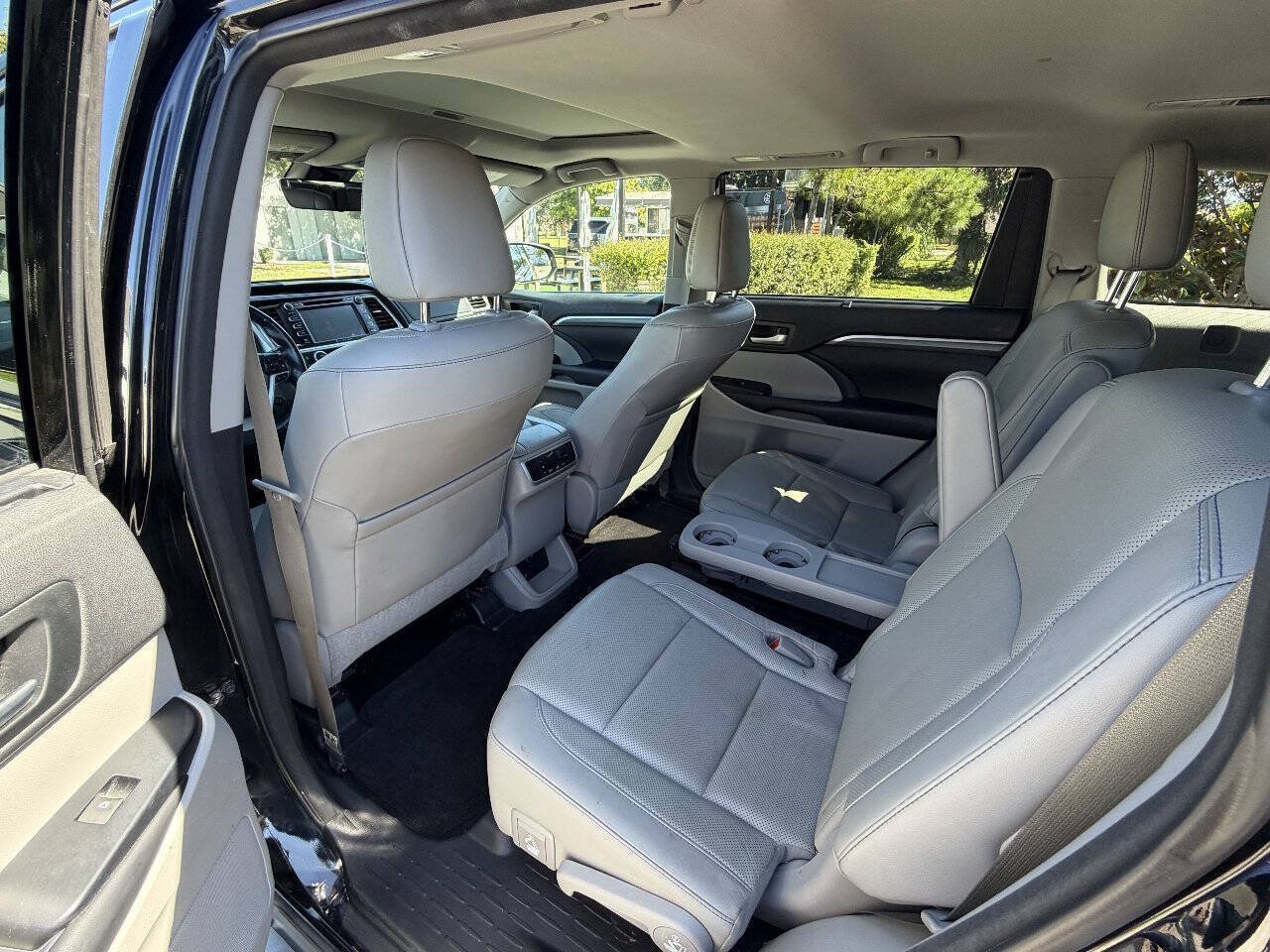 Used 2018 Toyota Highlander Limited FWD image 9