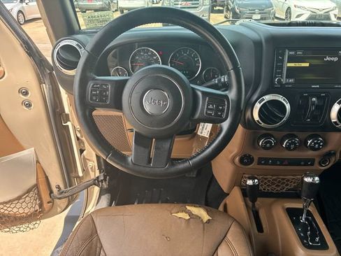 Used 2016 Jeep Wrangler Unlimited Sahara w/ Max Tow Package AWD/4WD image 15