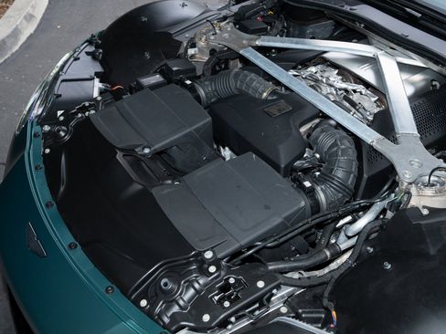 Used 2023 Aston Martin V8 Vantage Roadster image 14