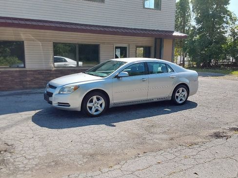 Used 2009 Chevrolet Malibu LT w/ Premium Mat Package image 2