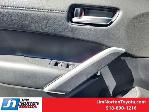 Used 2025 Toyota Corolla Cross XLE image 25