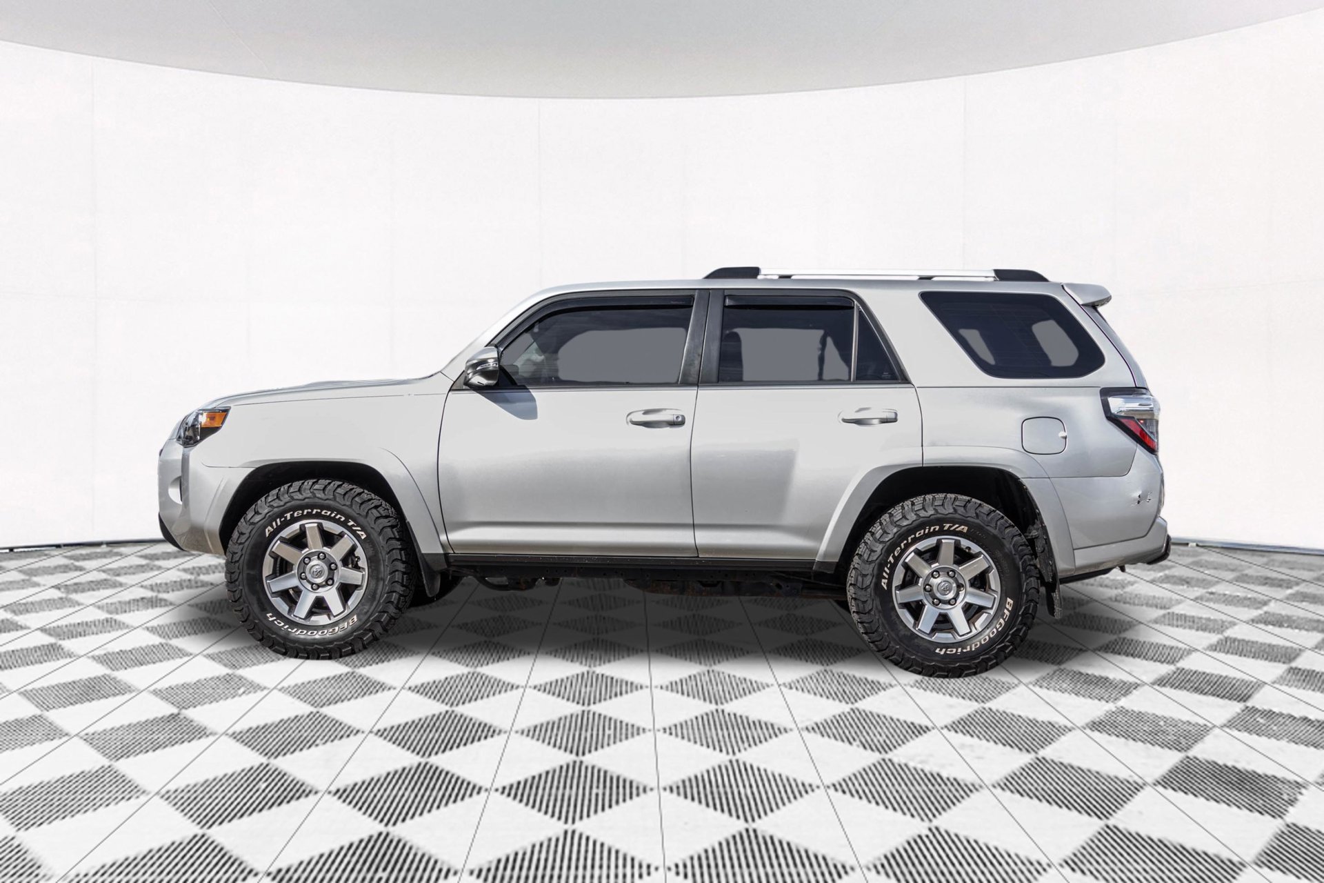 Used 2016 Toyota 4Runner Trail Premium AWD/4WD image 13