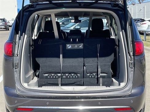 Used 2017 Chrysler Pacifica Touring-L Plus image 28