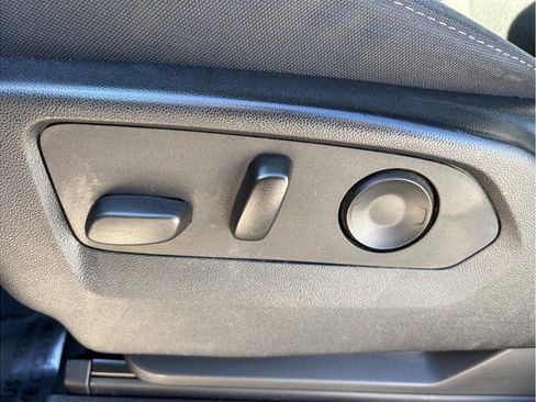 Used 2022 GMC Yukon XL SLE AWD/4WD image 21