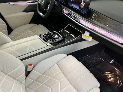Used 2025 BMW i7 eDrive50 w/ Executive Package image 34