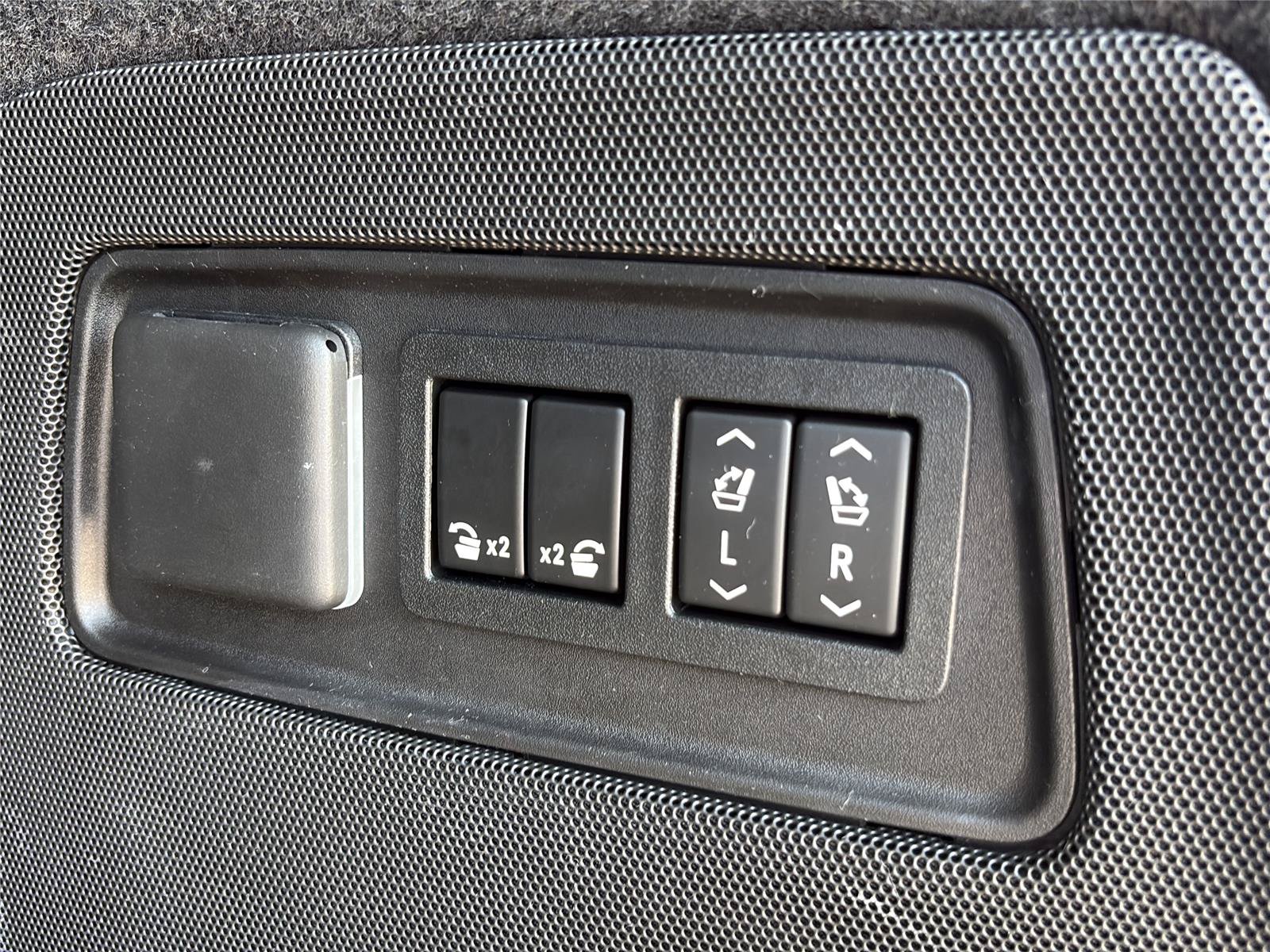 Used 2022 Cadillac Escalade ESV Sport AWD/4WD image 39