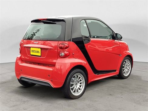 Used 2013 smart fortwo passion image 5