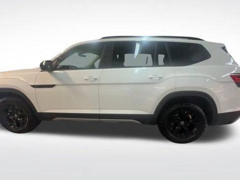 Used 2025 Volkswagen Atlas Peak Edition SE AWD/4WD image 6