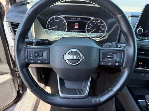 Used 2025 Nissan Rogue SV AWD/4WD image 18