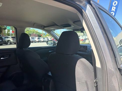 Used 2024 Nissan Rogue SV FWD image 11