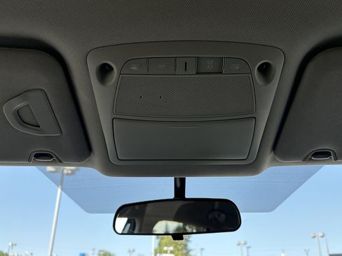 Used 2018 Nissan Rogue SV AWD/4WD image 30