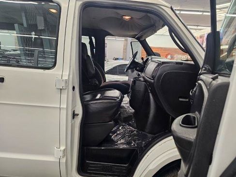 Used 2001 Dodge B2500 Passenger RWD image 19
