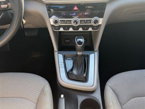 Used 2020 Hyundai Elantra SEL image 14