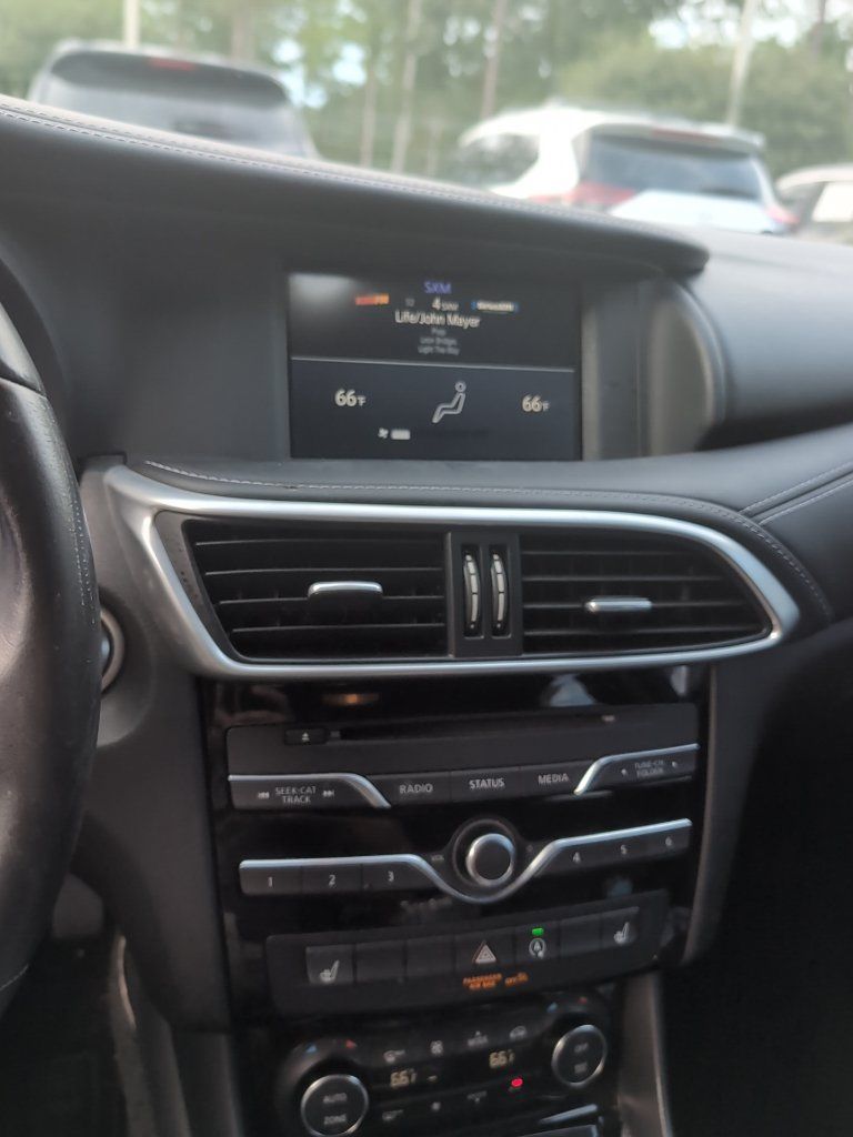 Used 2018 INFINITI QX30 FWD image 2