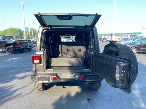 Used 2021 Jeep Wrangler Unlimited Sahara w/ Uconnect 4C Nav & Sound Group image 13