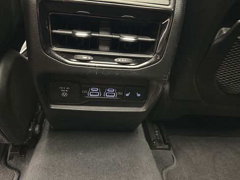 Used 2023 Jeep Grand Cherokee 4WD 4xe image 11