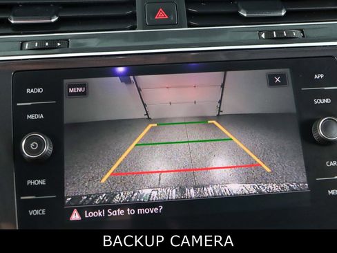 Used 2020 Volkswagen Tiguan SE w/ Panoramic Sunroof Package image 18