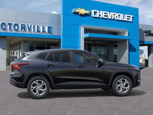 New 2026 Chevrolet Trax LS w/ LS Convenience Package FWD image 5