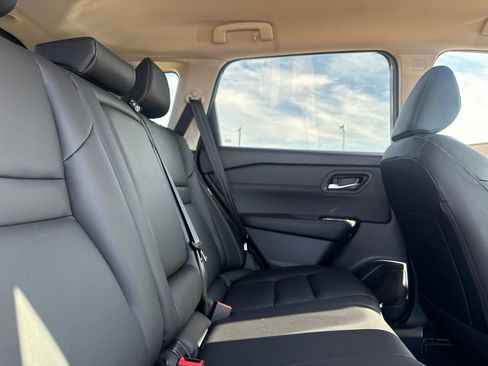 Certified 2026 Nissan Rogue SL FWD image 29