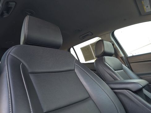 Used 2023 GMC Acadia SLT image 18