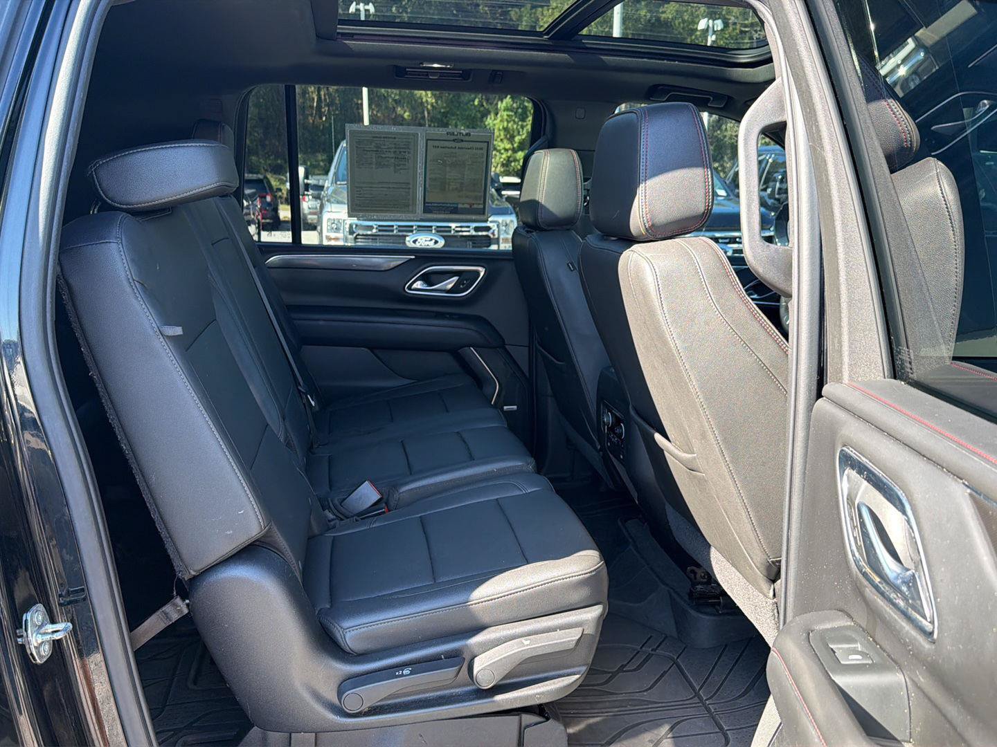 Used 2021 Chevrolet Suburban RST w/ Luxury Package RWD image 14