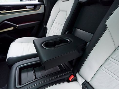 Used 2025 Porsche Cayenne GTS image 57