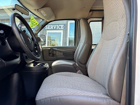 Used 2015 Chevrolet Express 3500 image 12