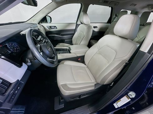 Used 2024 Nissan Pathfinder SL w/ SL Premium Package image 13