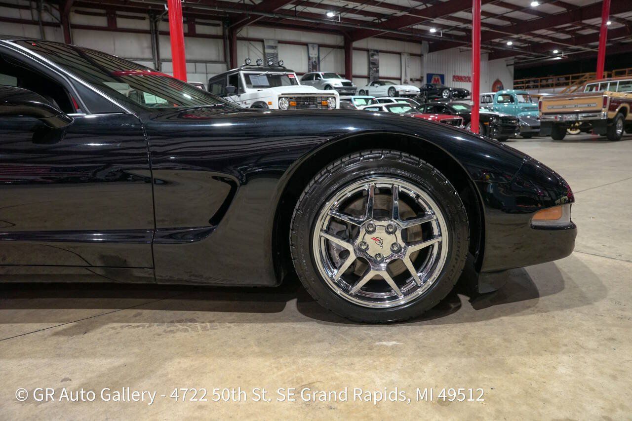 Used 1999 Chevrolet Corvette Coupe RWD image 11