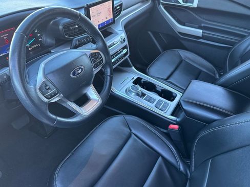 Used 2023 Ford Explorer XLT w/ Equipment Group 202A image 4