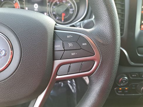 Used 2019 Jeep Cherokee Latitude w/ Popular Appearance Group AWD/4WD image 17