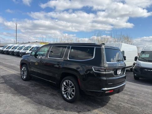Used 2023 Jeep Grand Wagoneer Series II AWD/4WD image 3