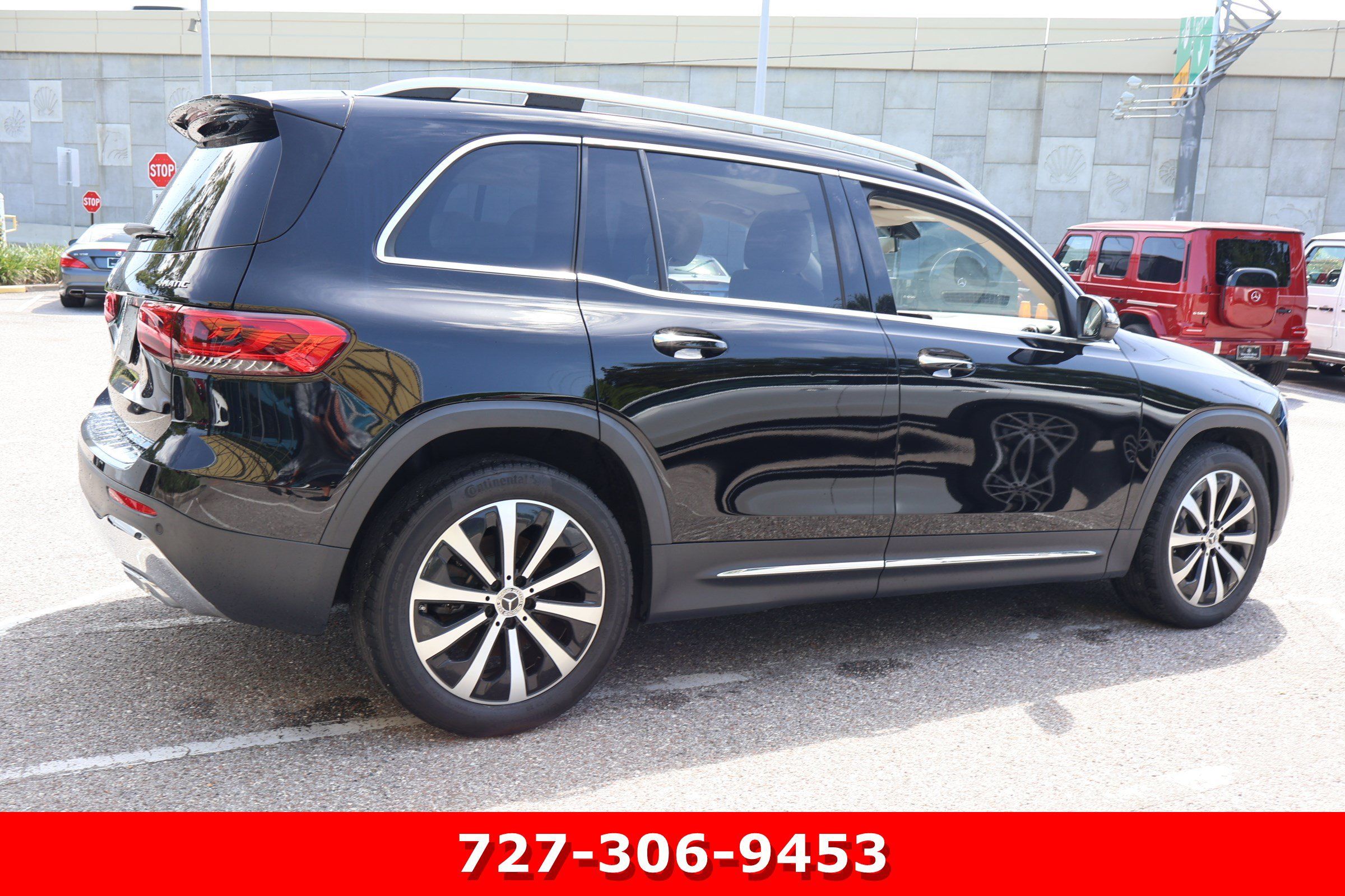 Used 2023 Mercedes-Benz GLB 250 4MATIC w/ Premium Package image 10