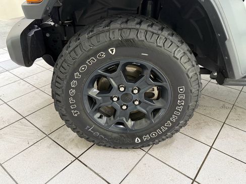 Used 2023 Jeep Wrangler Unlimited w/ Convenience Group AWD/4WD image 12