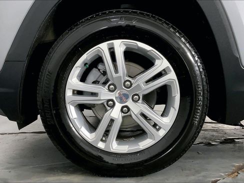 Used 2024 GMC Terrain SLE AWD/4WD image 9