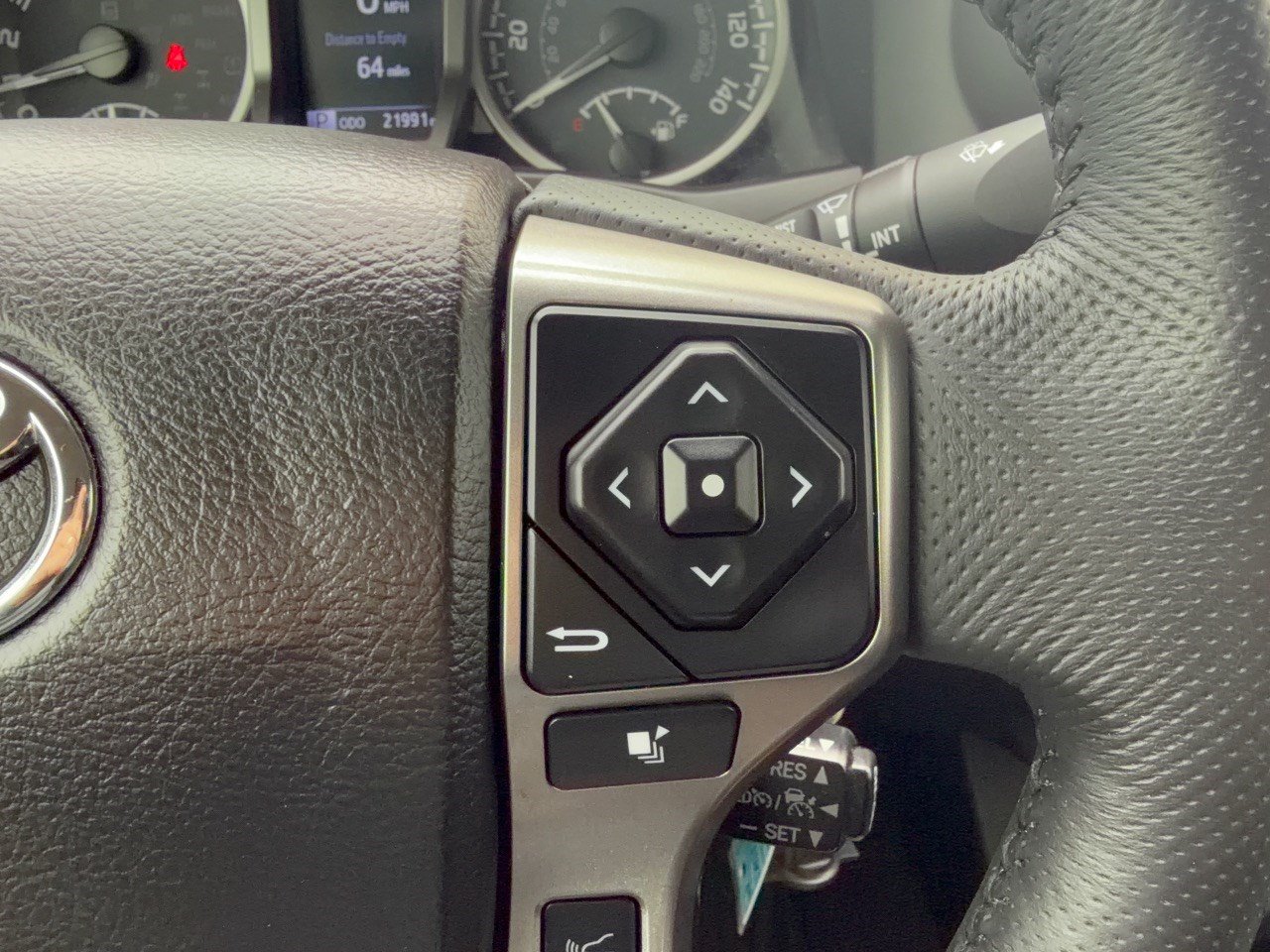 Used 2021 Toyota Tacoma SR5 RWD image 19