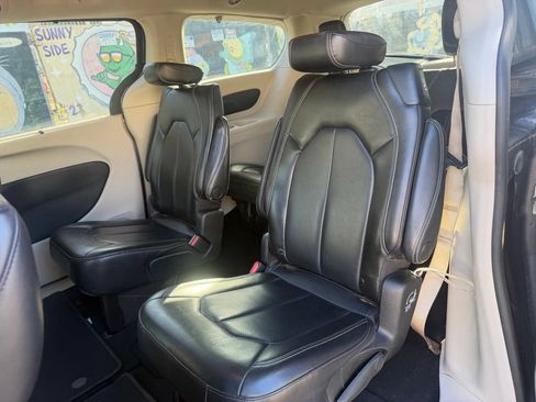 Used 2021 Chrysler Voyager Lxi FWD image 12