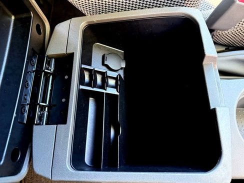 Used 2011 Nissan Frontier SV image 34