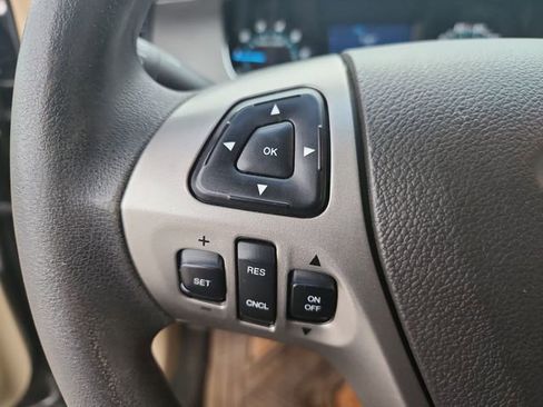 Used 2016 Ford Taurus SE image 12