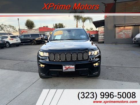 Used 2017 Jeep Grand Cherokee Altitude image 2